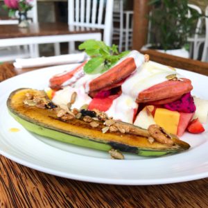 Love & coconuts, ontbijten in canggu, pannenkoeken, pancakes