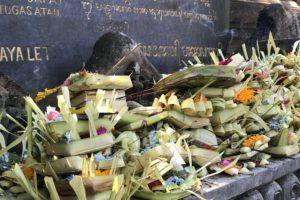 tirta empul tempel ubud bali, offers