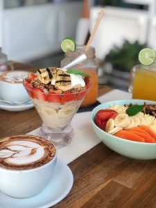 uluwatu, Yum yum cafe, ontbijt, koffie, oats, smoothie bowl, juice