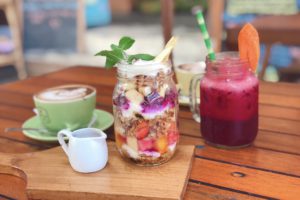 bukit cafe, ontbijt, yoghurt, juice