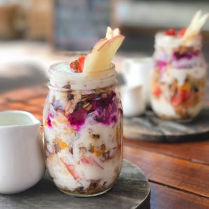 bukit cafe, ontbijt, yoghurt, juice